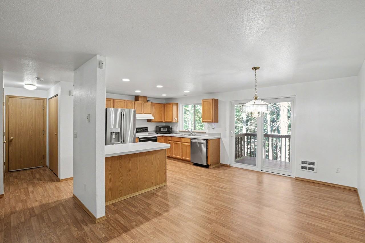 22530 Bluewater Dr Se - Photo 6 of 40