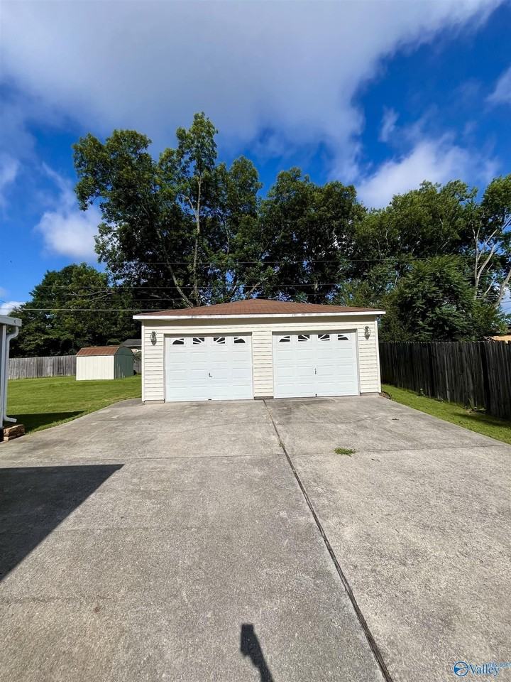 415 Harolds Dr Nw - Photo 3 of 24
