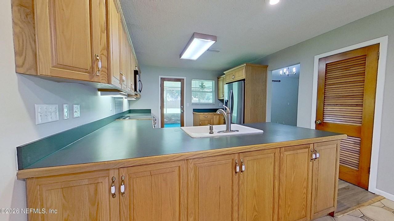 1301 Kings Rd - Photo 5 of 50