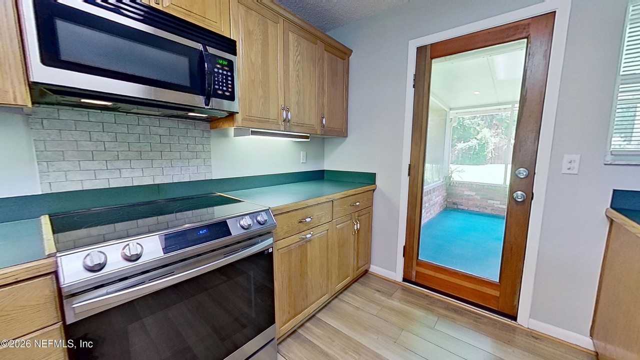1301 Kings Rd - Photo 6 of 50