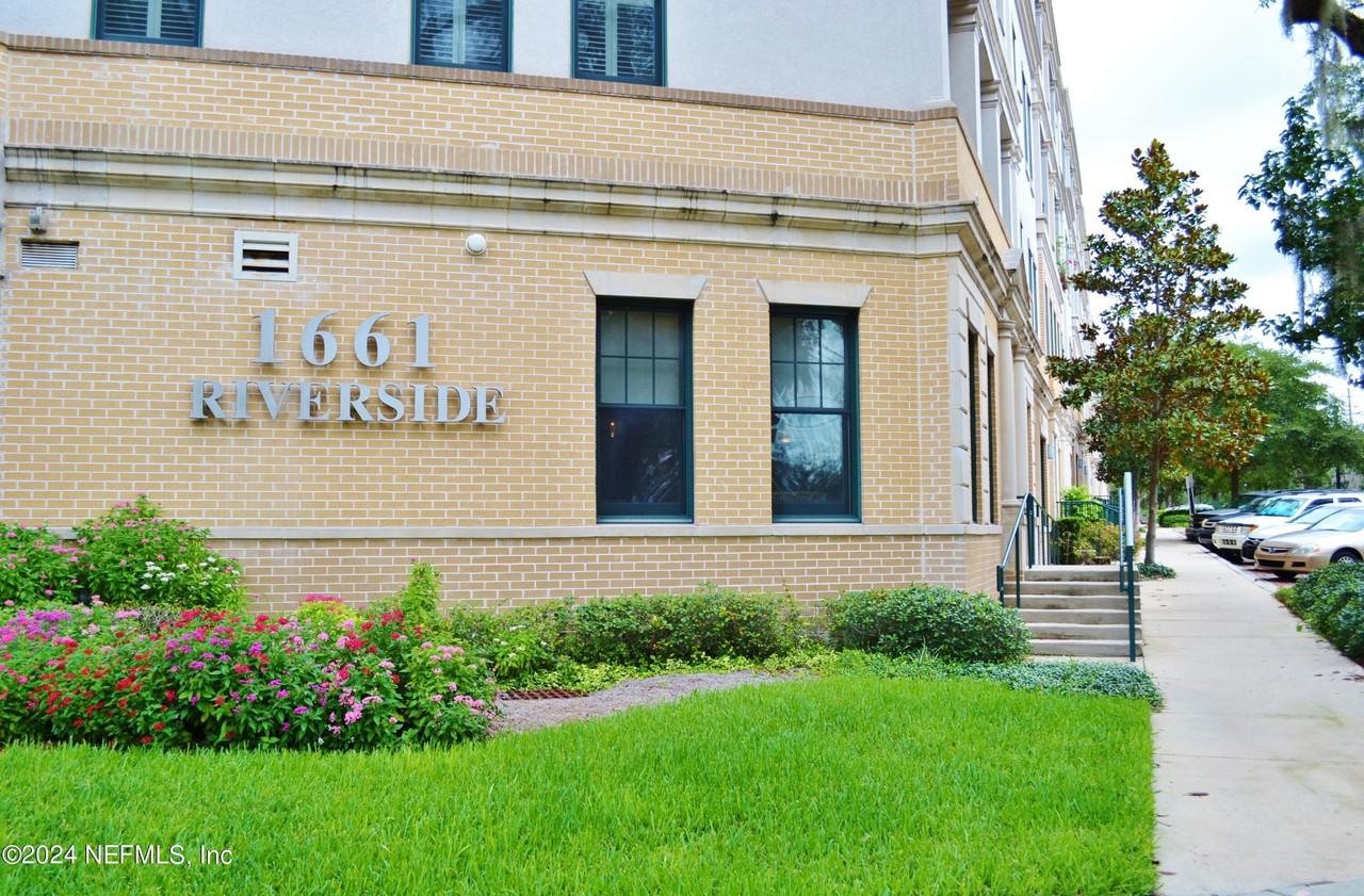 1661 Riverside Ave #412