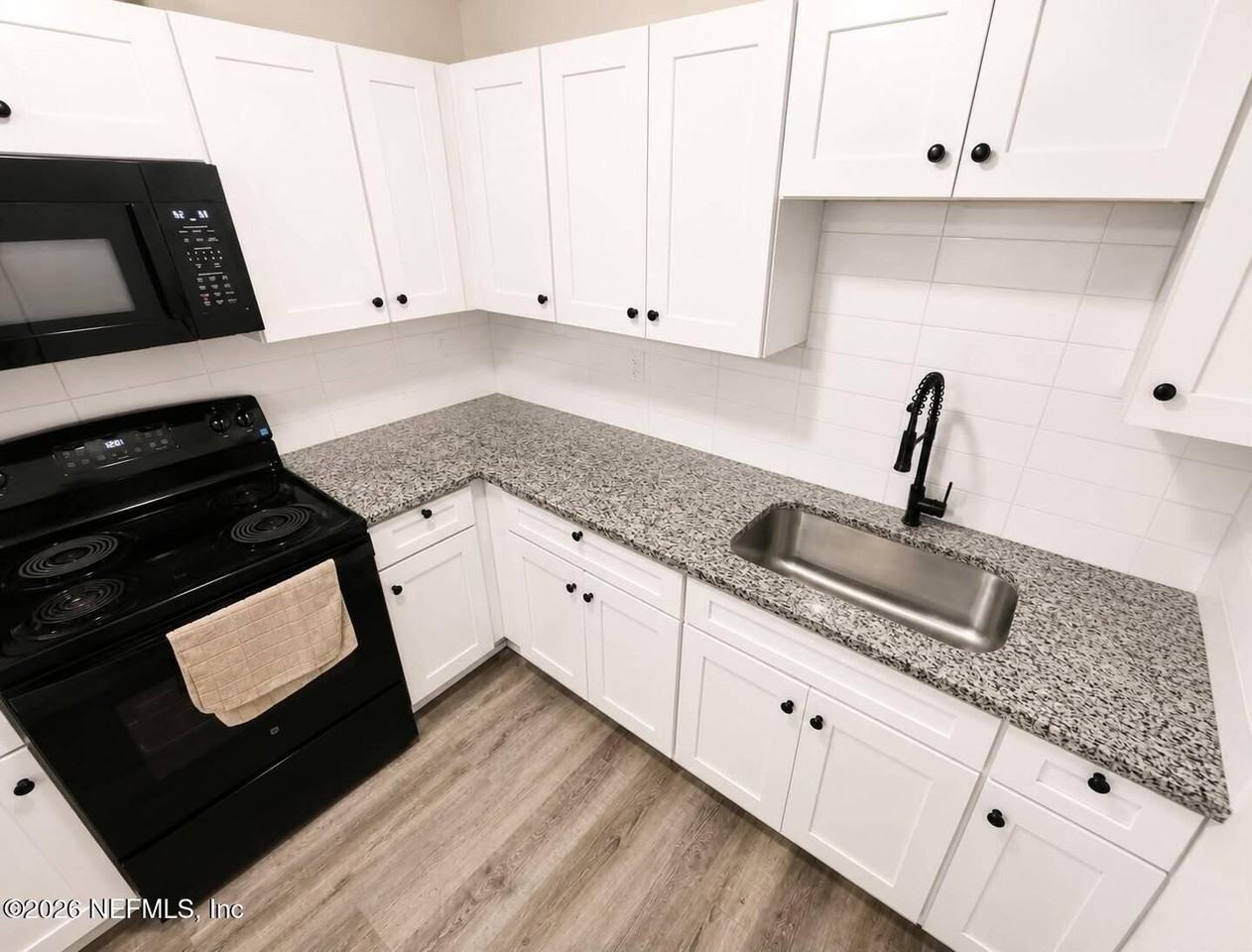 5020 Campenella Dr - Photo 3 of 8