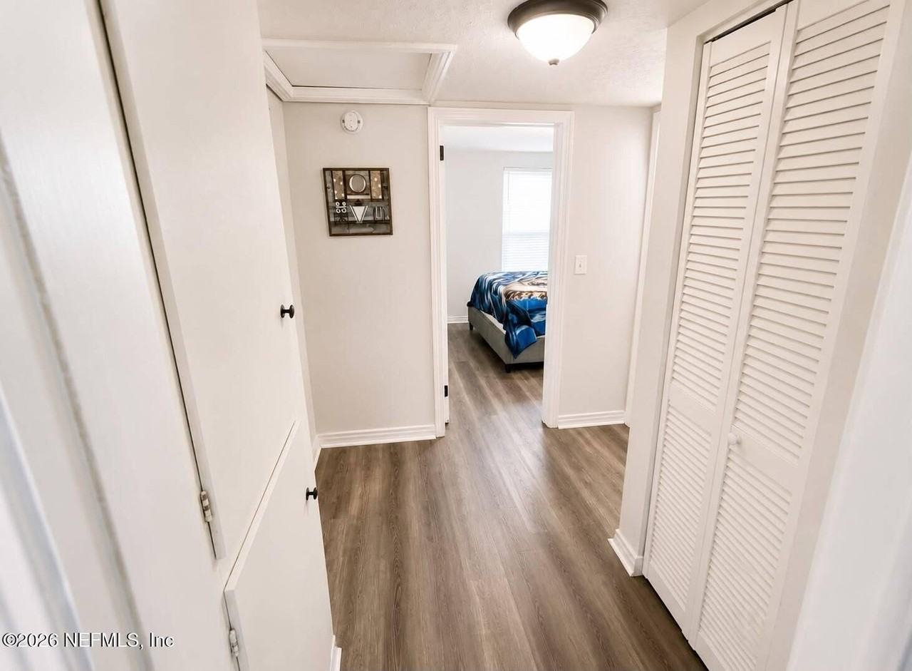 5020 Campenella Dr - Photo 4 of 8