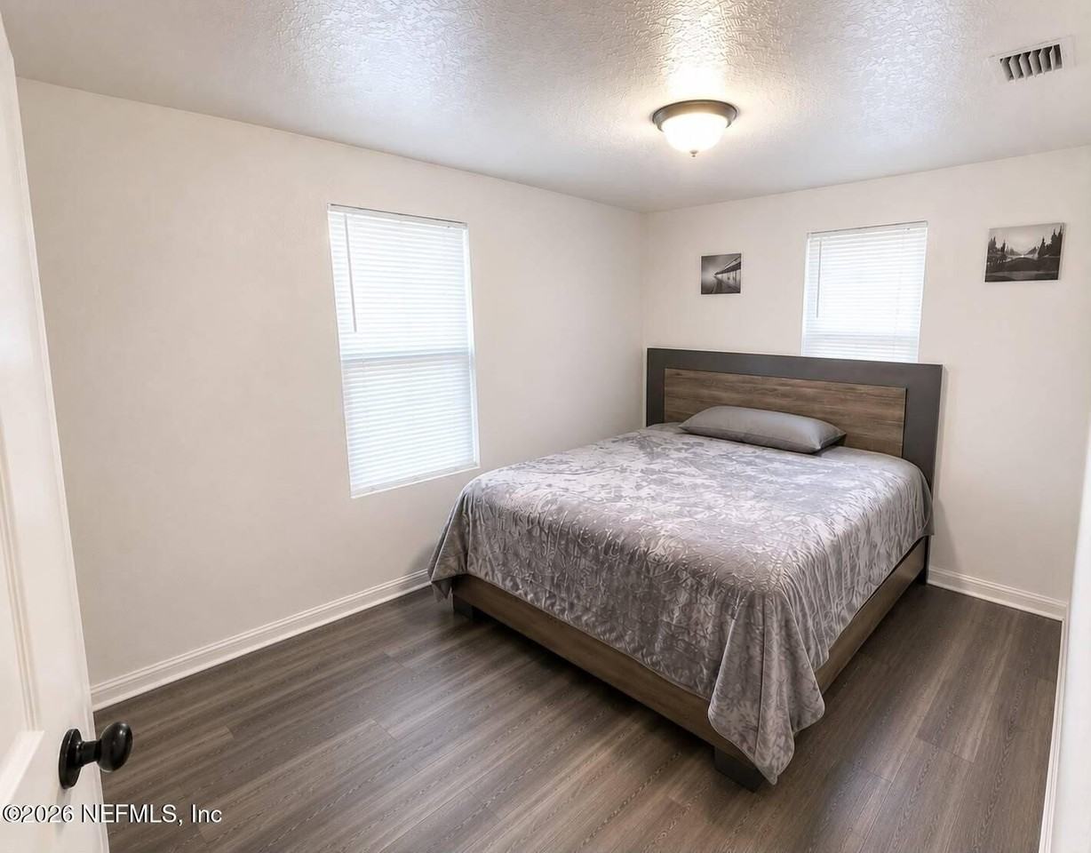 5020 Campenella Dr - Photo 5 of 8