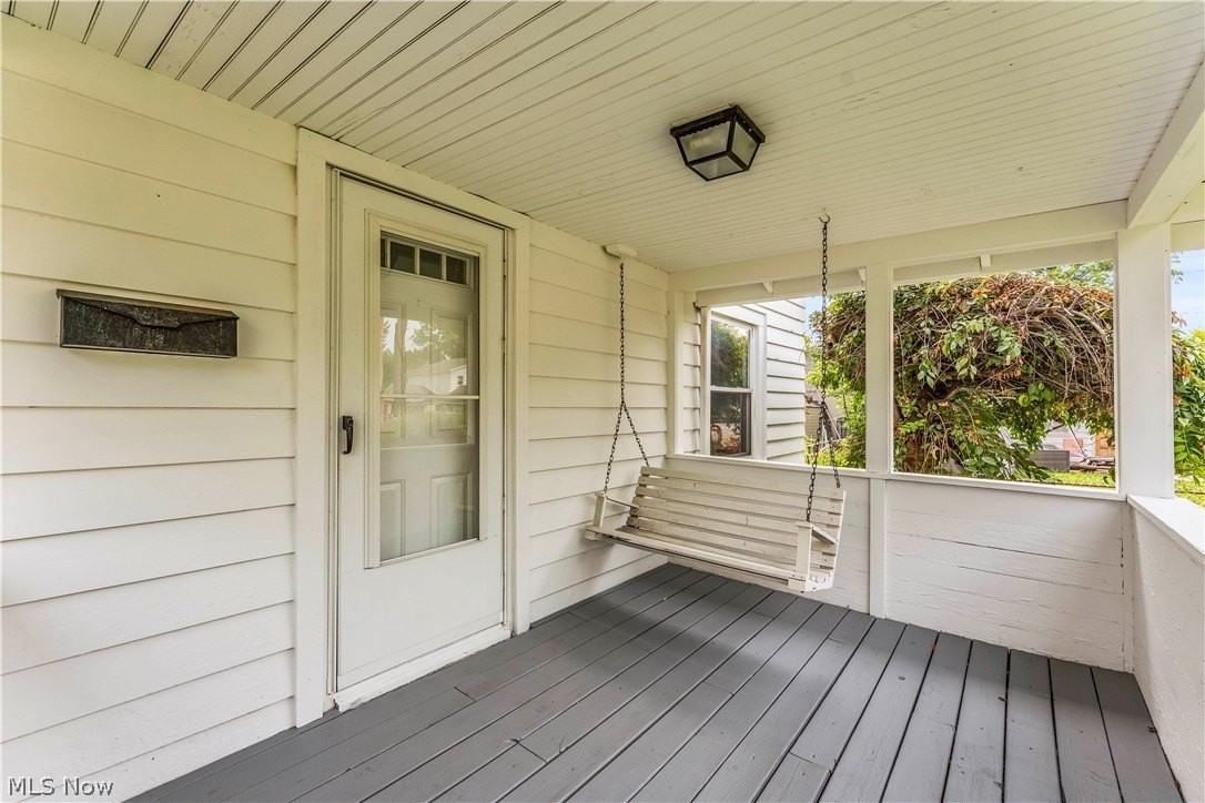 1083 Eastlake Dr - Photo 3 of 22
