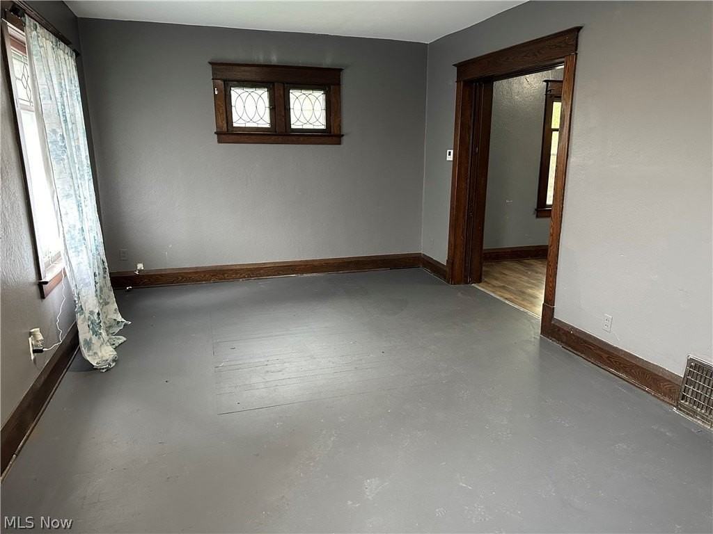 526 Lexington Ave - Photo 4 of 15