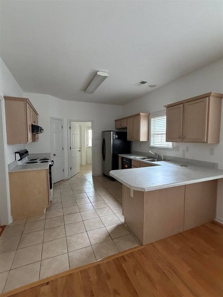 1207 Harbor River Dr - Photo 2 of 10
