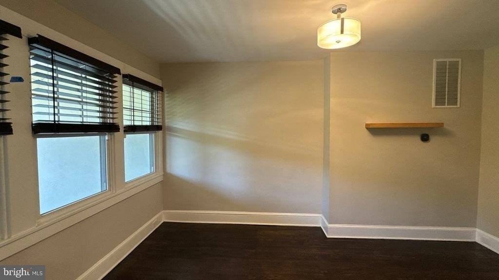 432 Kenneth Sq - Photo 5 of 25