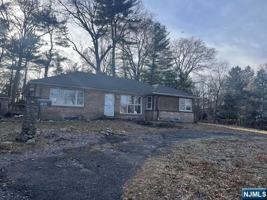 featured image of 166 Midwood Rd