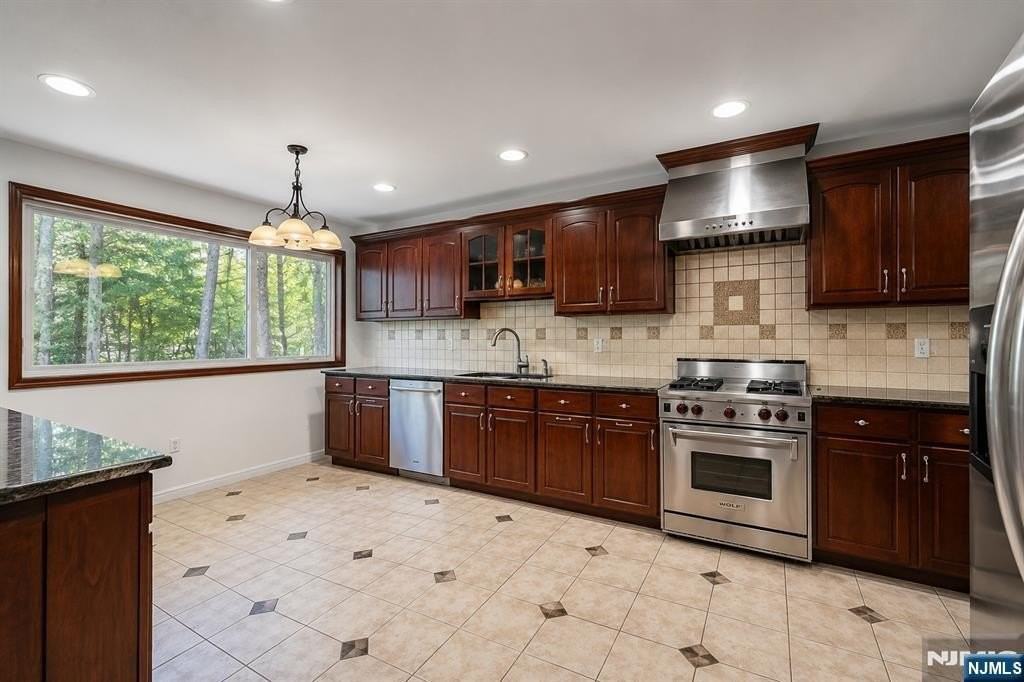 111 Ramille Ct - Photo 4 of 8