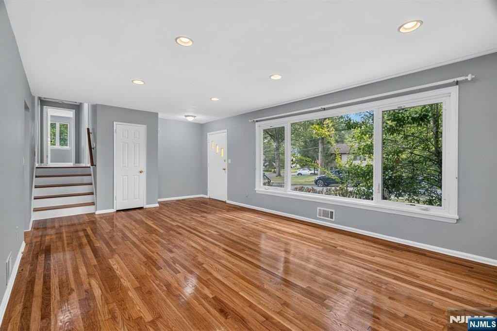11 Lockwood Ln - Photo 3 of 23