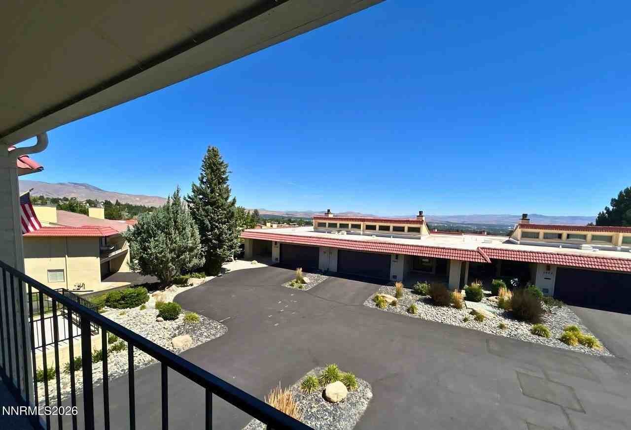 3479 Skyline Blvd - Photo 2 of 7