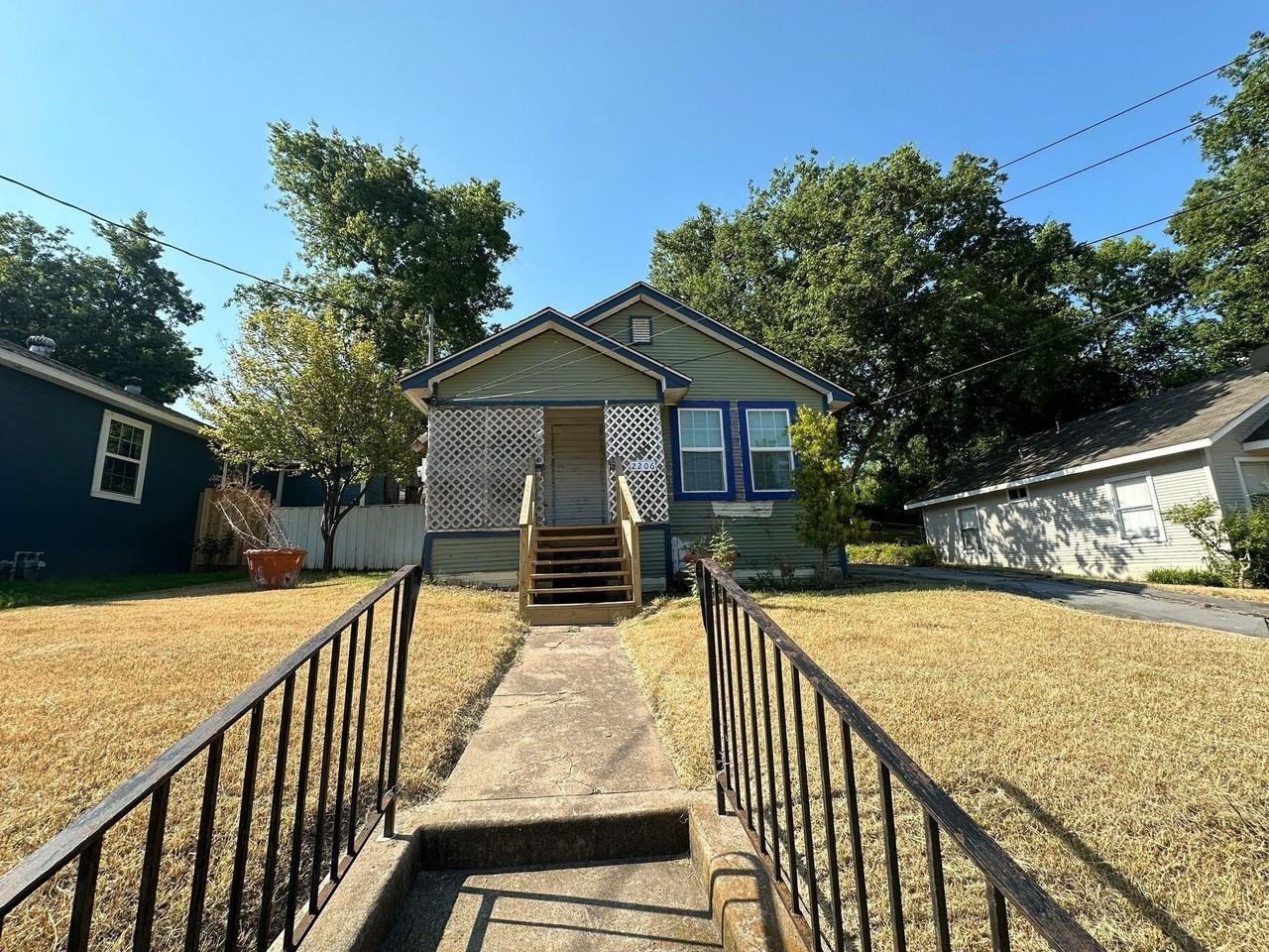 2206 Rockefeller Blvd - Photo 3 of 8