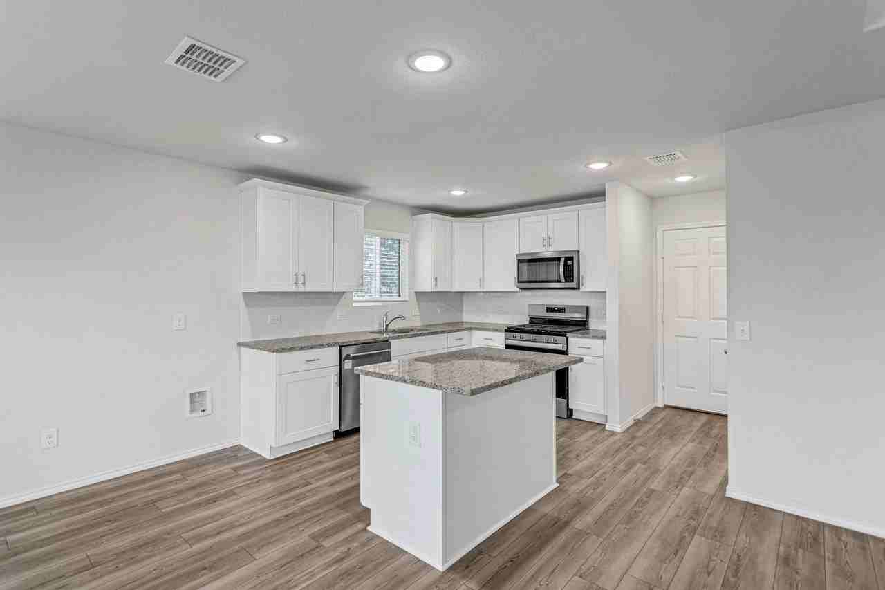 16009 Wanderer Ln - Photo 3 of 23