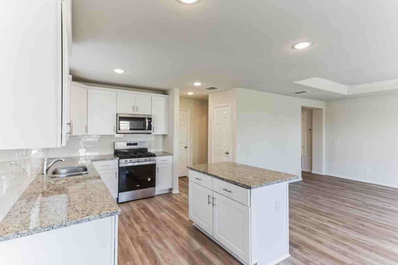 16009 Wanderer Ln - Photo 4 of 23