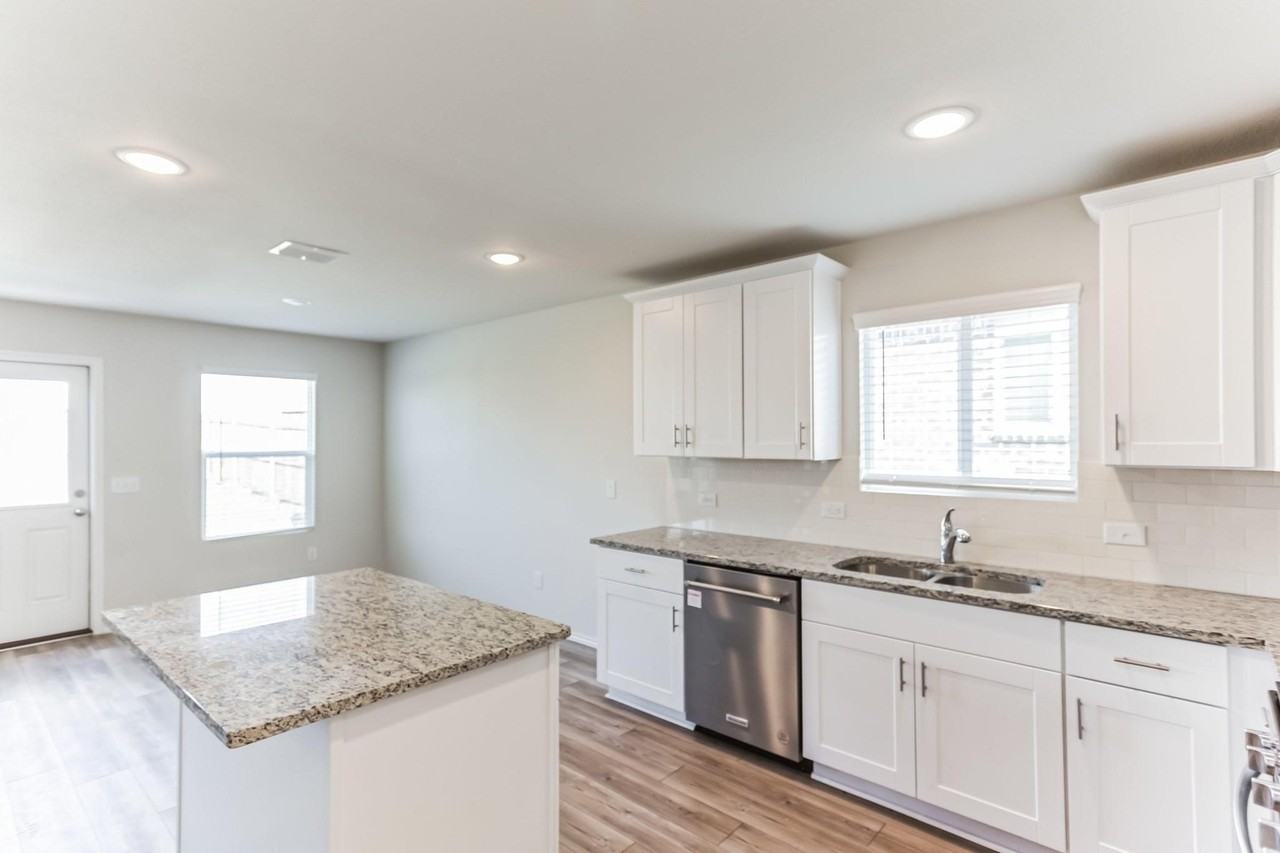16009 Wanderer Ln - Photo 5 of 23