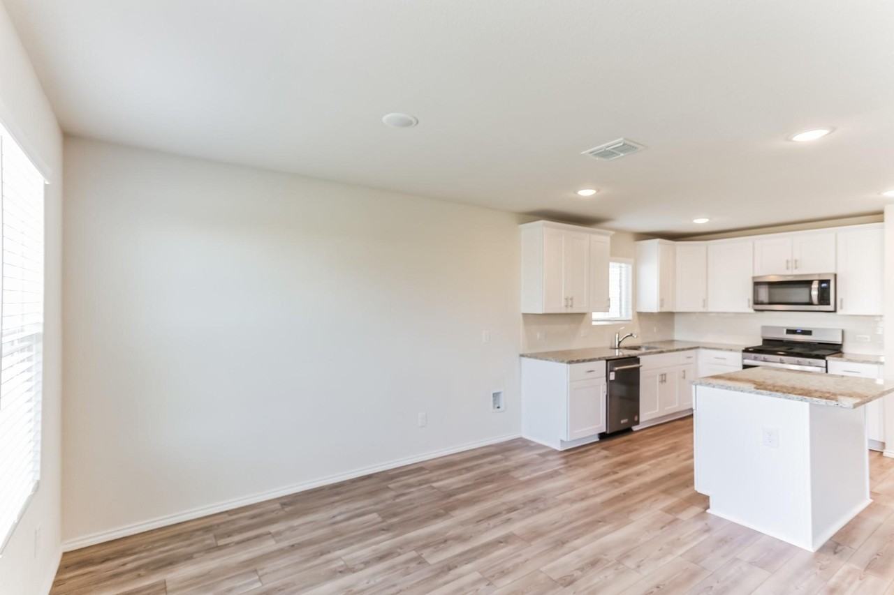 16009 Wanderer Ln - Photo 6 of 23