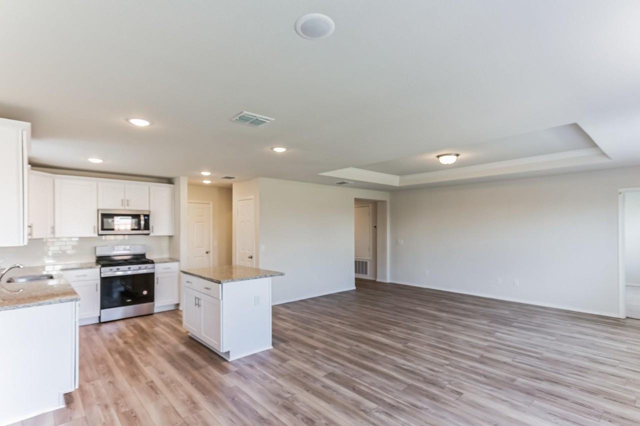 16009 Wanderer Ln - Photo 7 of 23