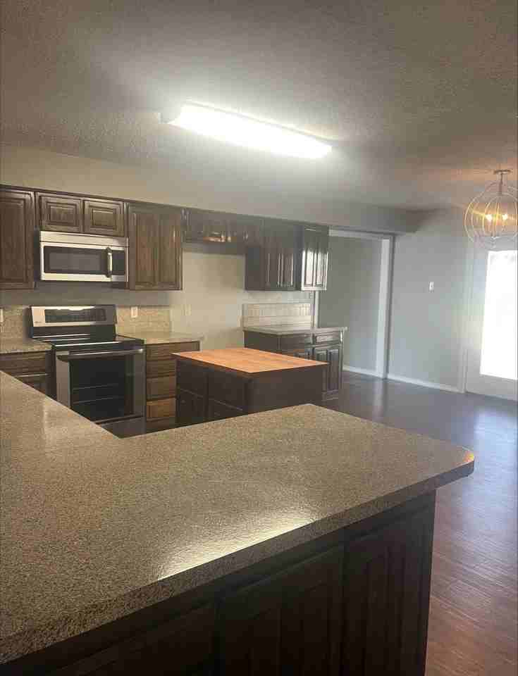 3012 Barrington Ct - Photo 5 of 17
