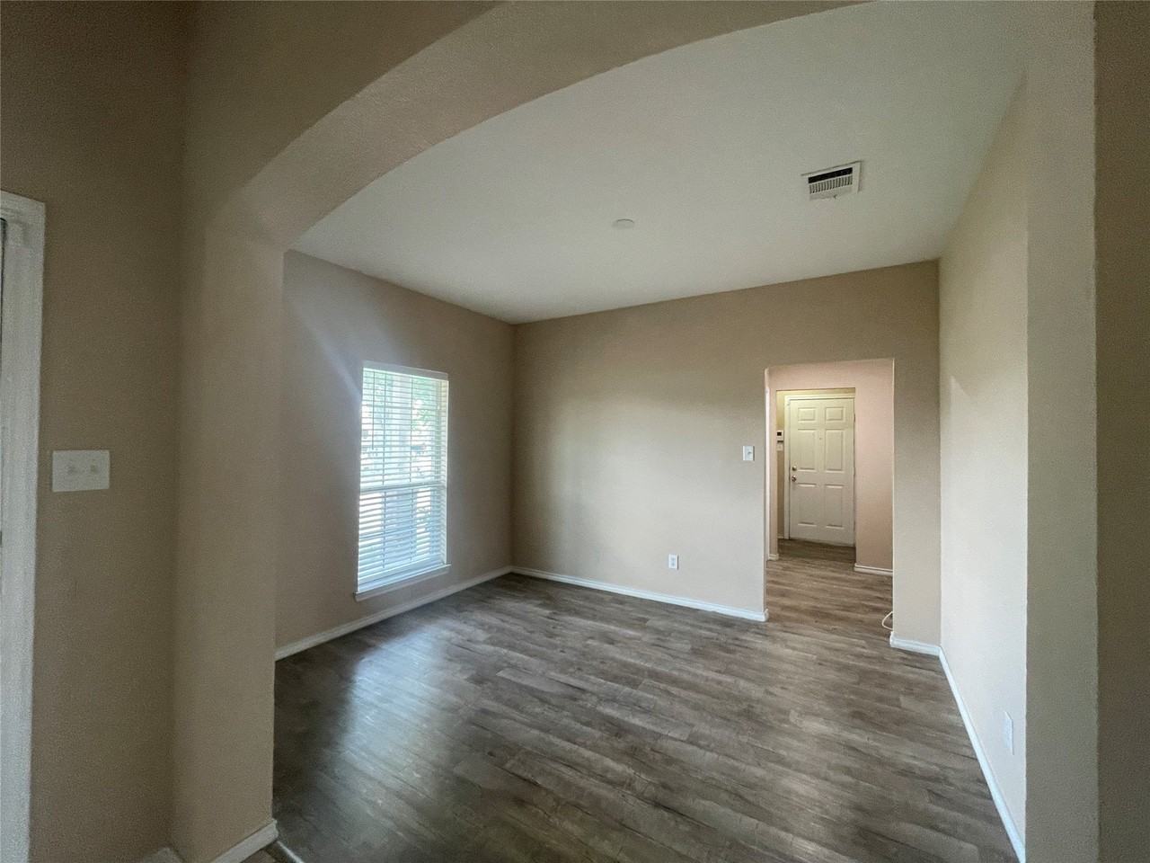306 Packer Dr - Photo 2 of 20
