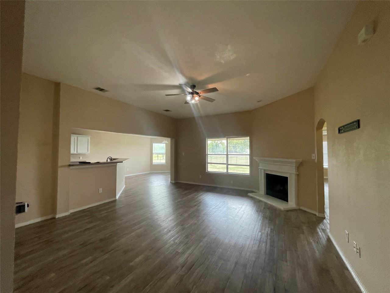 306 Packer Dr - Photo 4 of 20