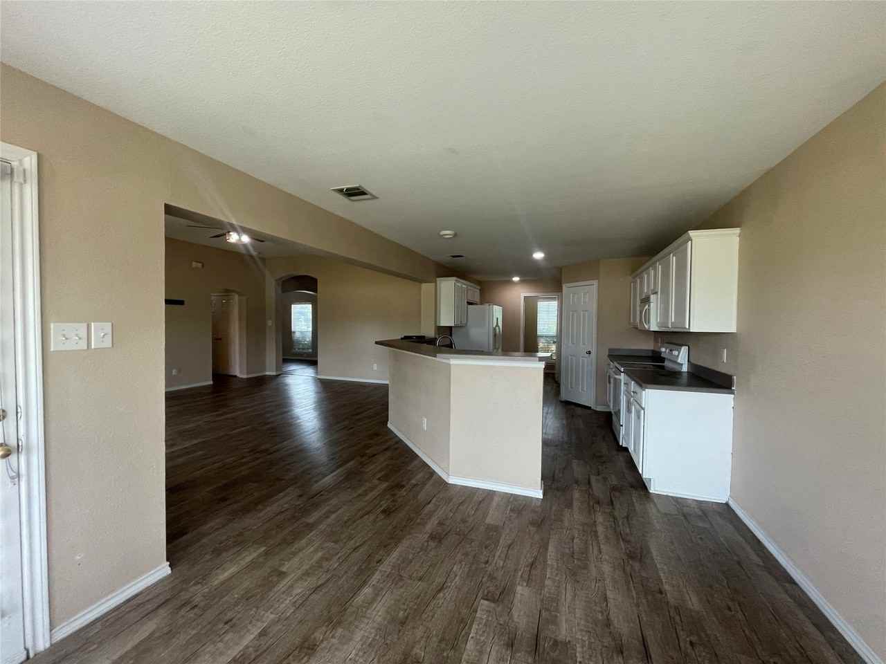 306 Packer Dr - Photo 6 of 20