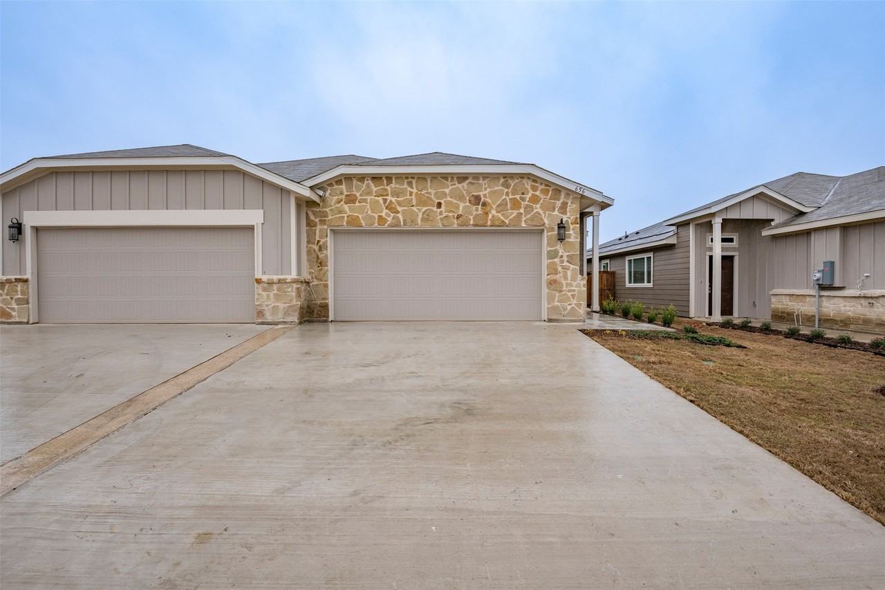 656 Wheatfield Dr - Photo 2 of 28