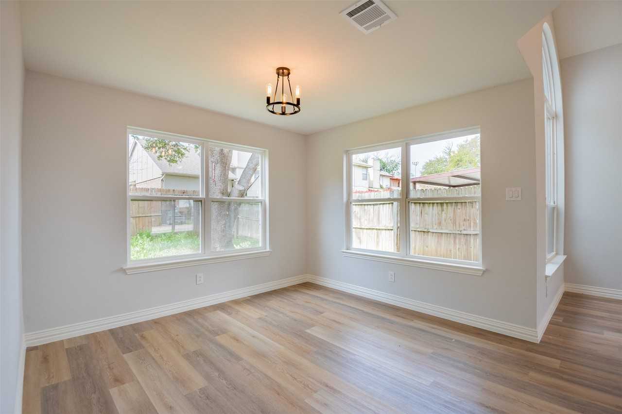 2318 Bennington Dr - Photo 6 of 19