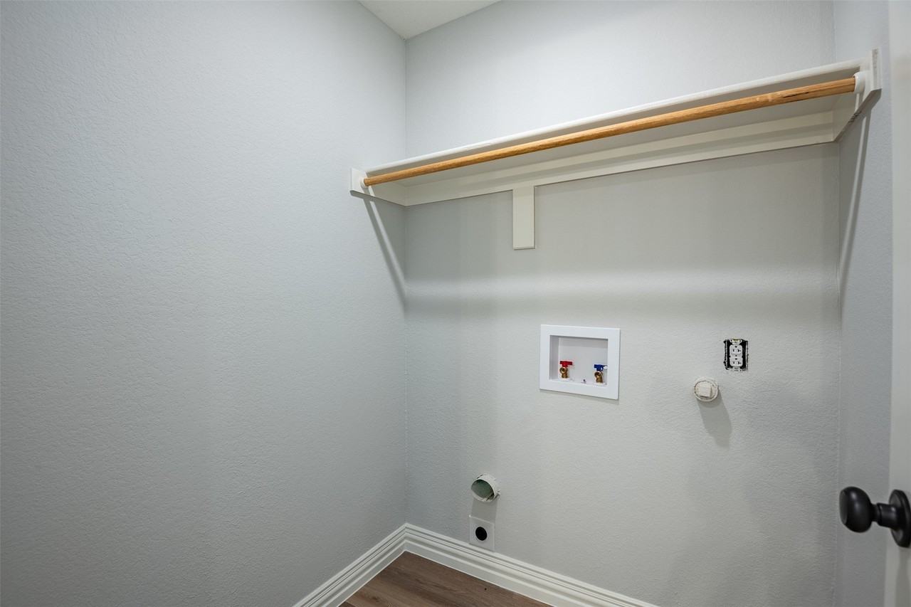 2318 Bennington Dr - Photo 7 of 19