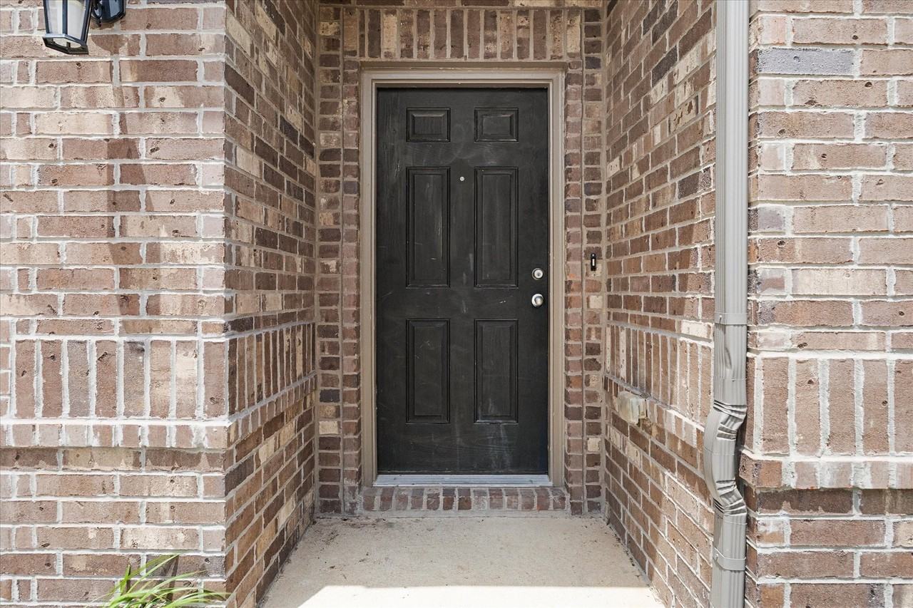 1410 Crossford Trl - Photo 4 of 30