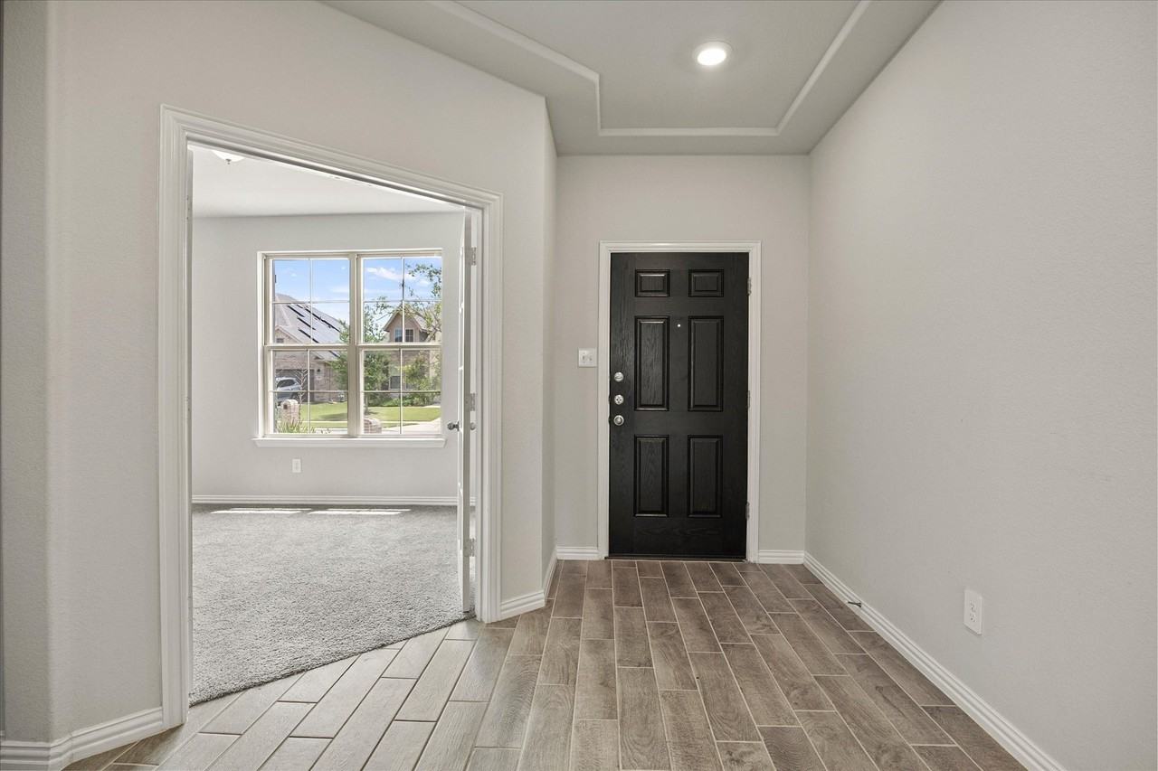 1410 Crossford Trl - Photo 5 of 30