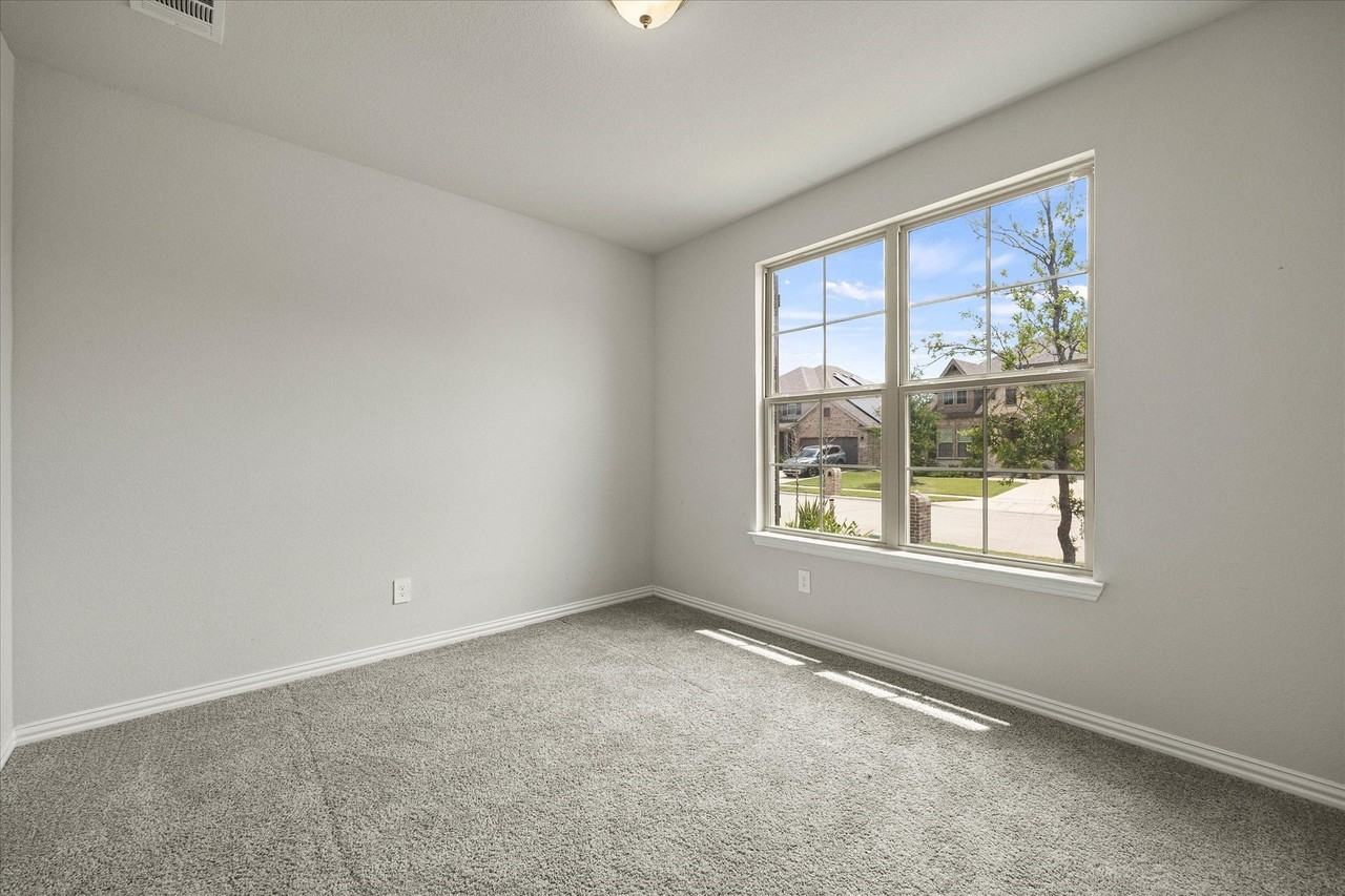 1410 Crossford Trl - Photo 6 of 30