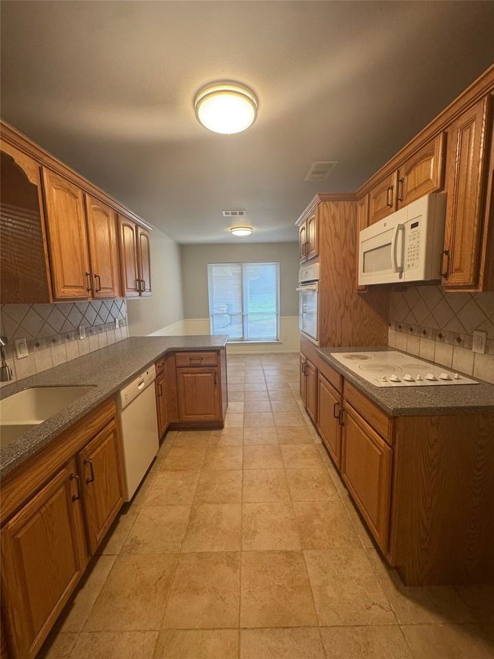 6224 Wheaton Dr #B - Photo 5 of 21