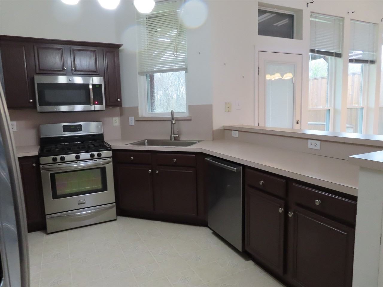 3098 Wildflower Way - Photo 7 of 23