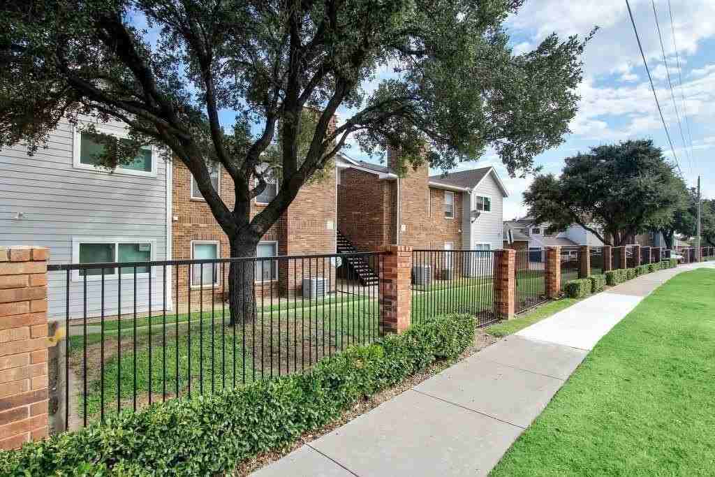 141 Valley View Dr #2BED2BATH - Photo 3 of 11