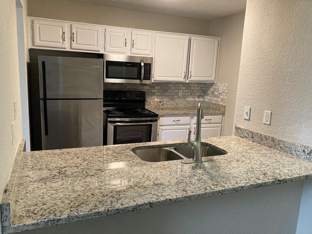 141 Valley View Dr #2BED2BATH - Photo 7 of 11