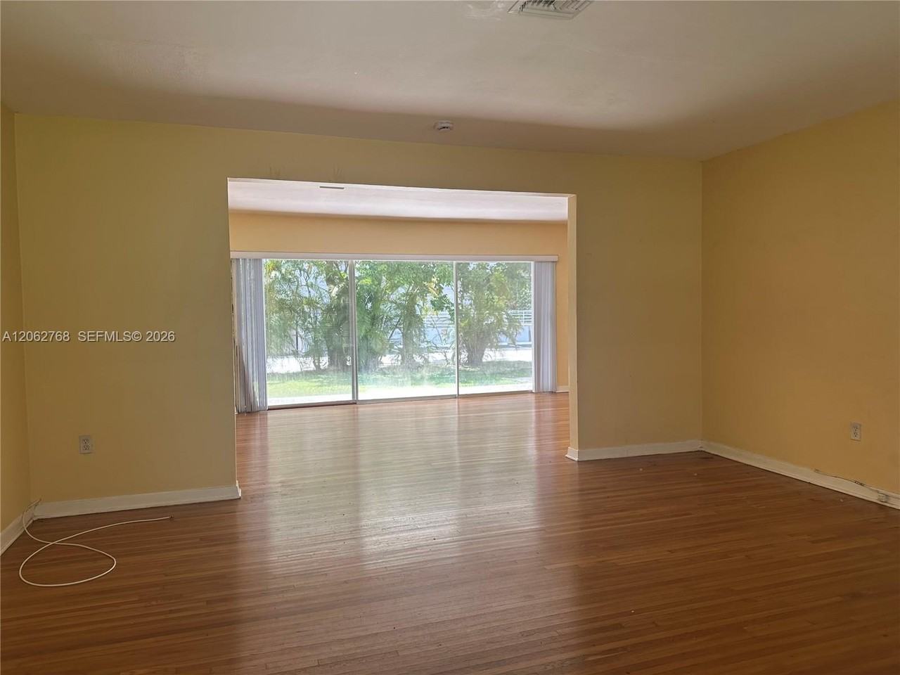 5340 Orduna Dr - Photo 3 of 8