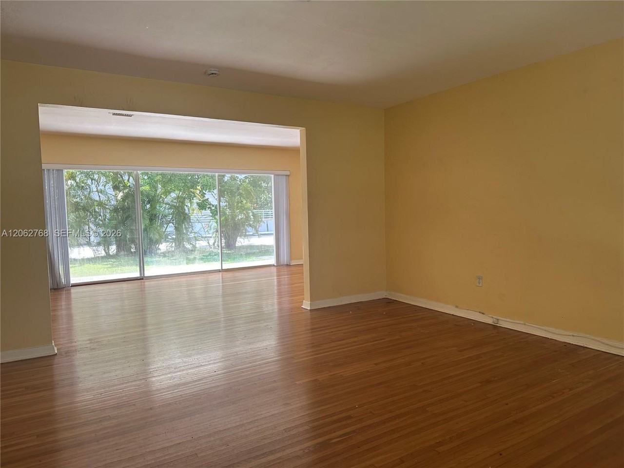 5340 Orduna Dr - Photo 4 of 8