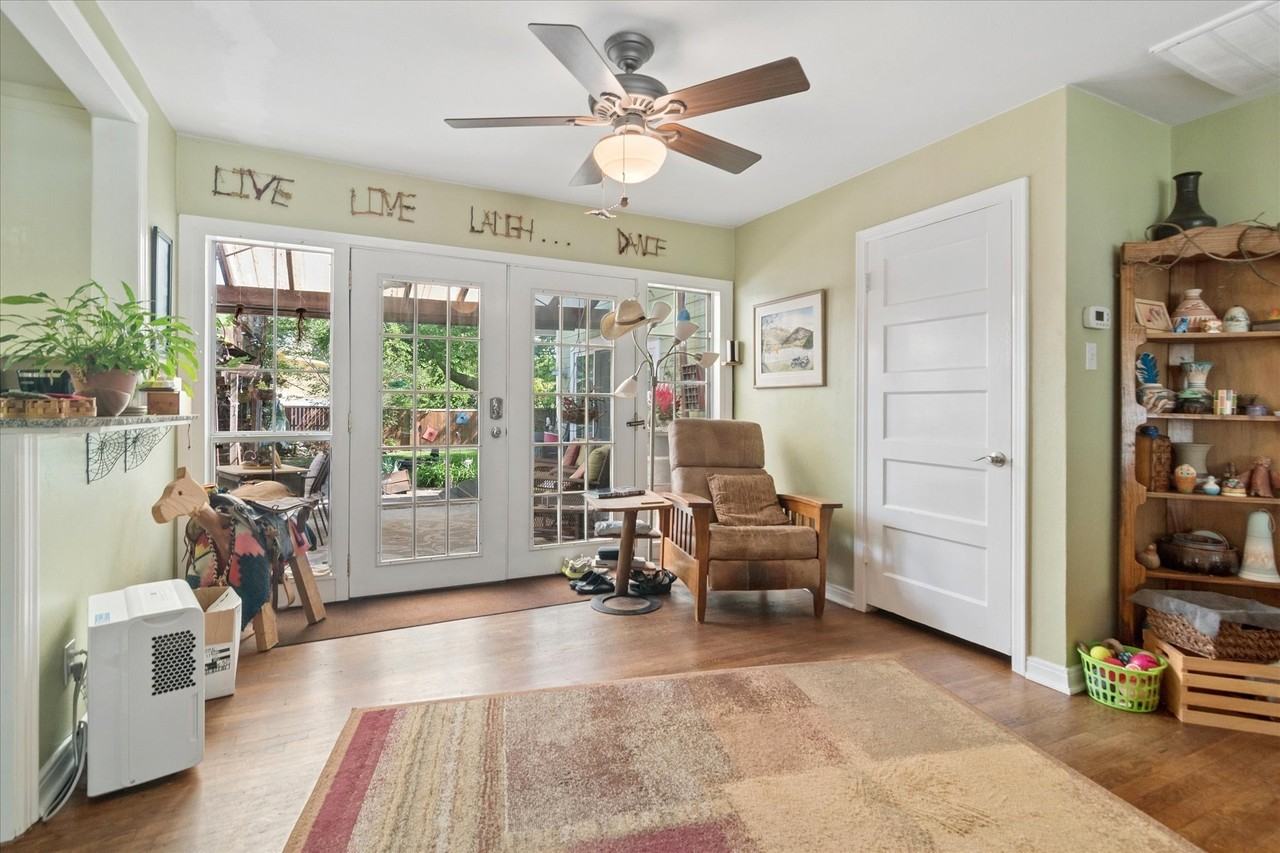 8910 San Fernando Way - Photo 4 of 25