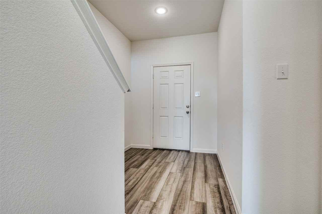 6231 Old Bridge Way - Photo 4 of 25