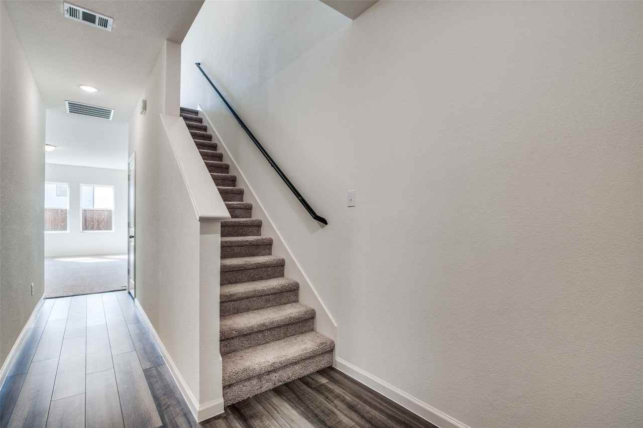 6231 Old Bridge Way - Photo 5 of 25