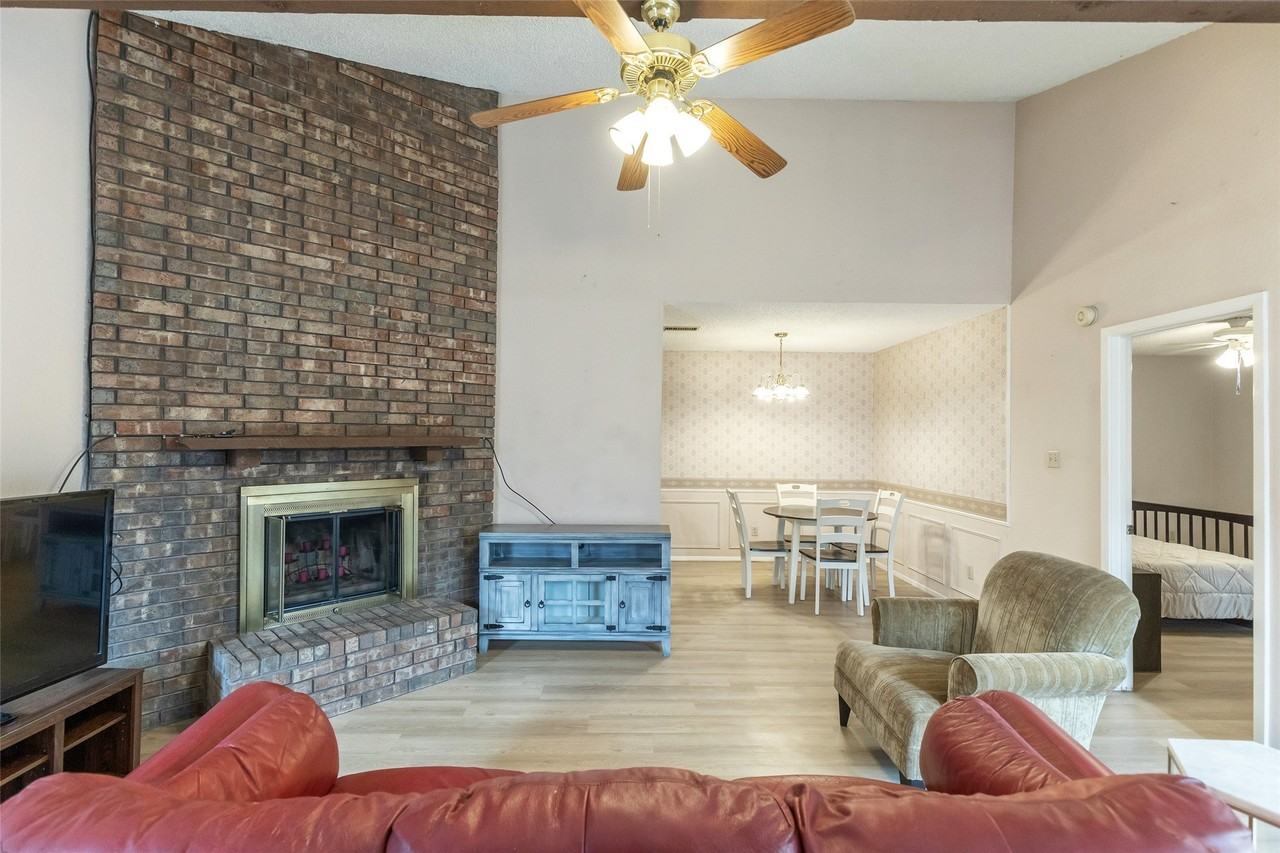 4074 Russell Ave - Photo 2 of 34