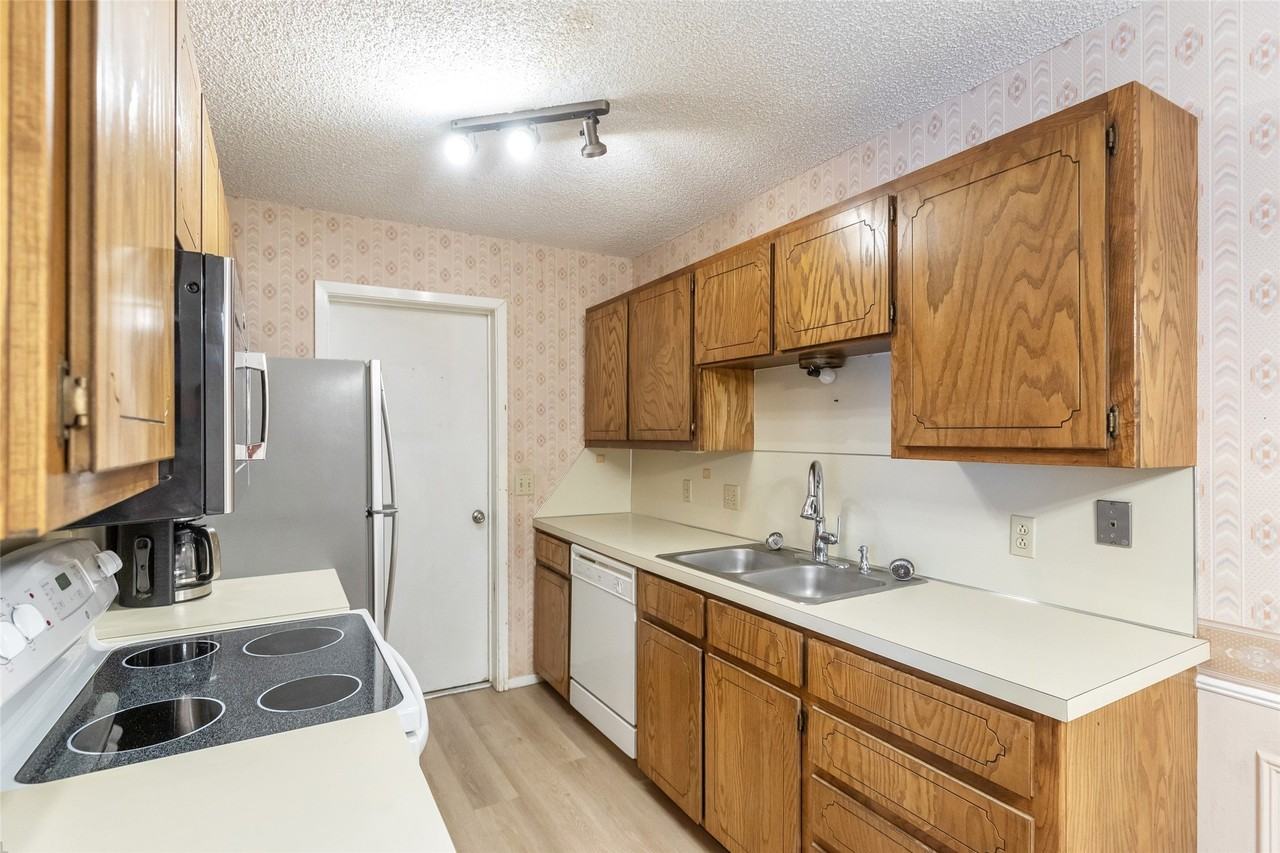 4074 Russell Ave - Photo 6 of 34