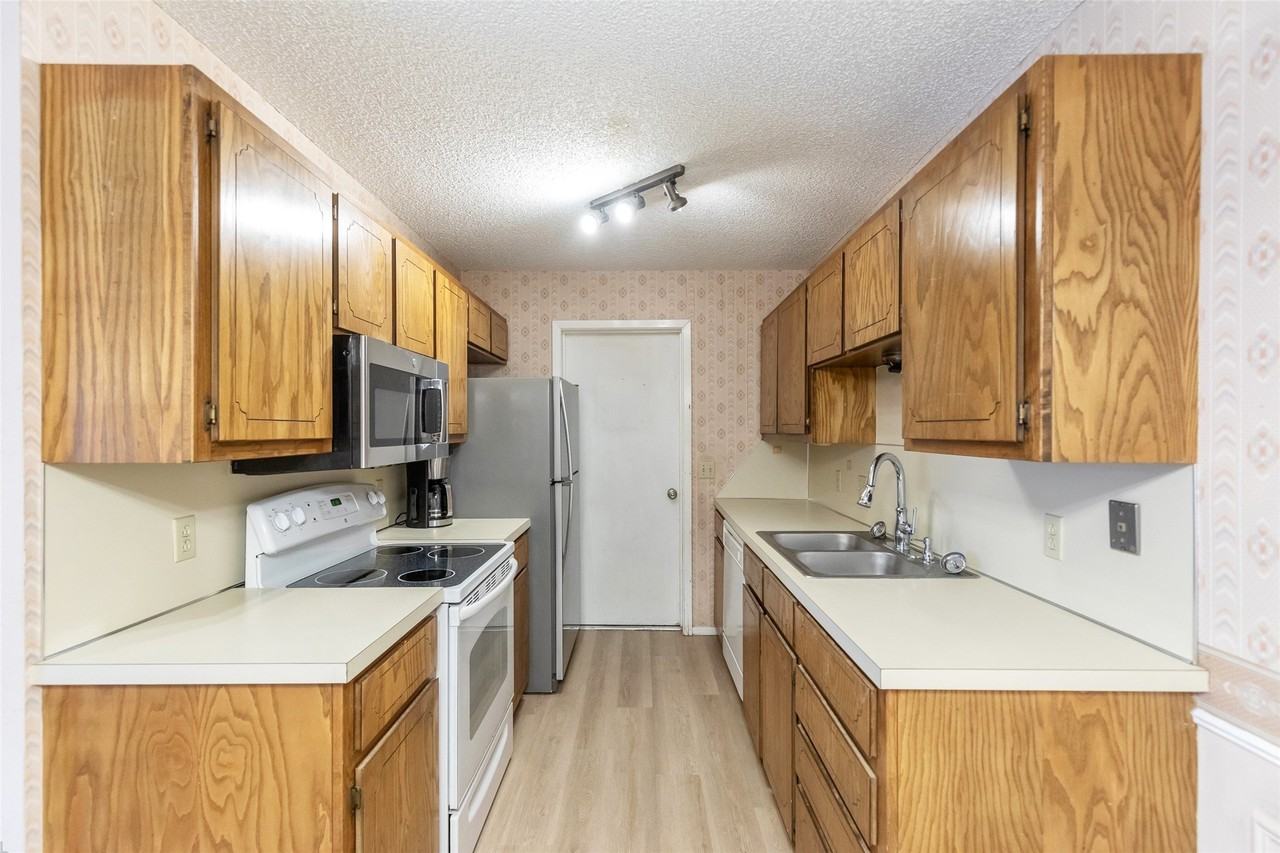4074 Russell Ave - Photo 7 of 34