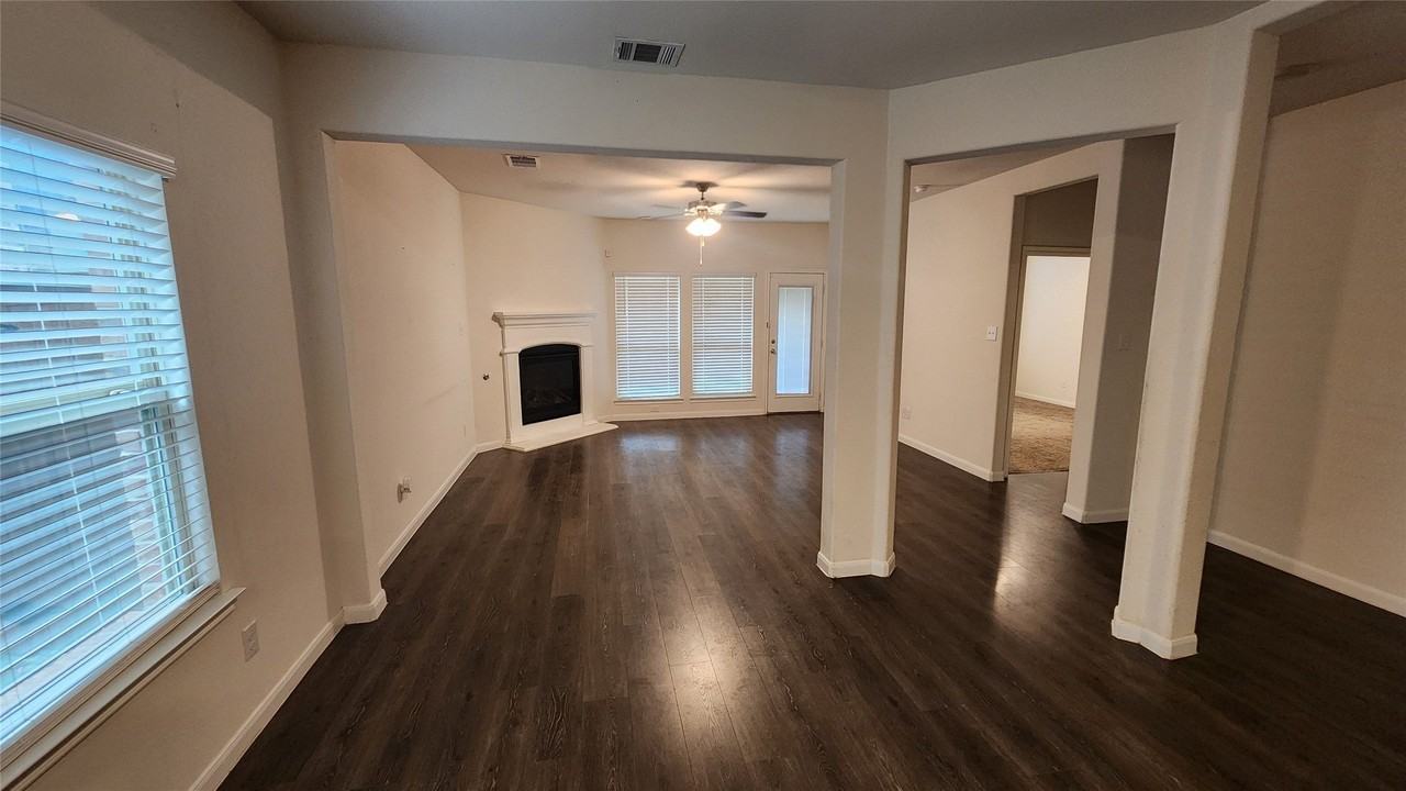 3904 Oak Creek Cir - Photo 3 of 20