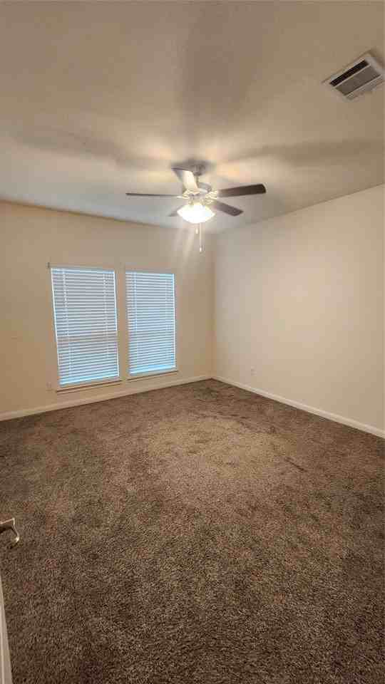 3904 Oak Creek Cir - Photo 5 of 20