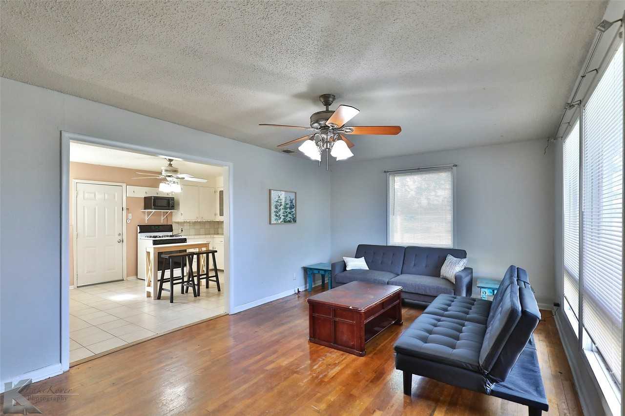 2109 Collins Ave - Photo 3 of 30