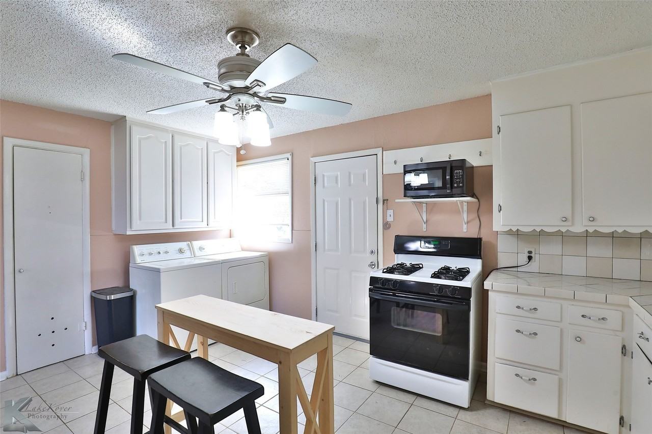 2109 Collins Ave - Photo 7 of 30