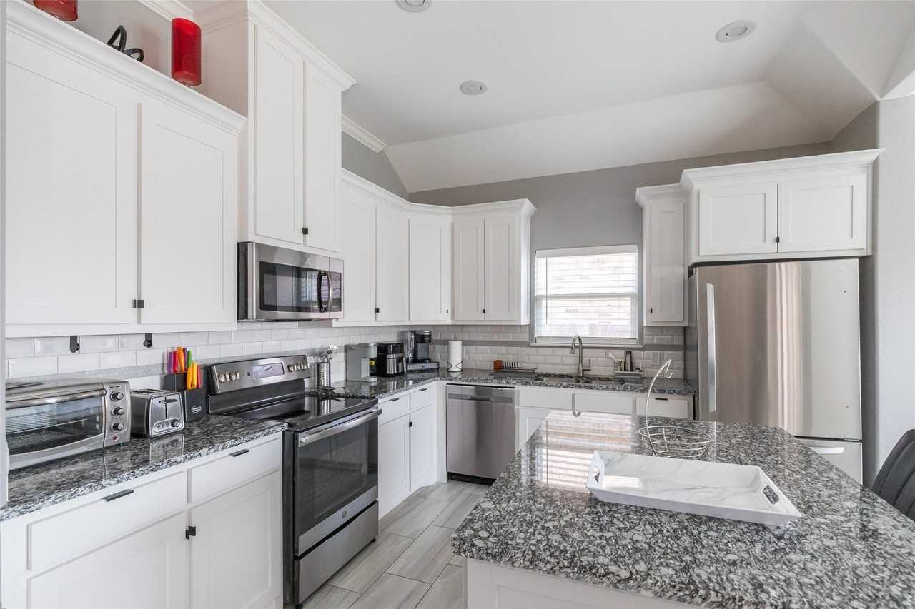 3126 Oakley - Photo 5 of 33