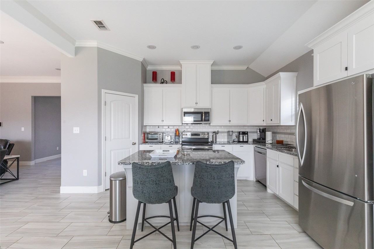 3126 Oakley - Photo 7 of 33